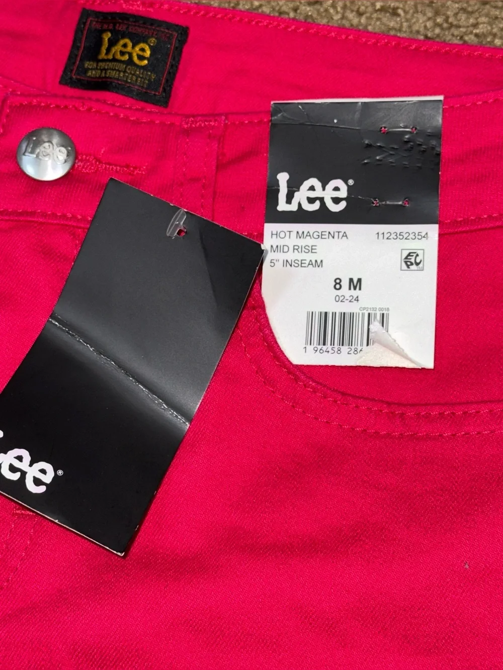 Lee Womens Size 8 M Mid Rise 5” Inseam Hot Magenta Denim Shorts NWT Stretch